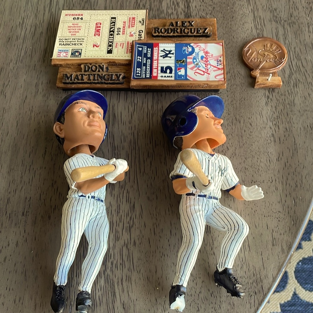 NY Yankees Legends of the Diamond Bobblemates - Mattingly & Rodriguez - Picture 2 of 16
